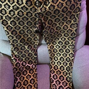 Plus size woman’s 18 adorable gold and black pants by old navy
